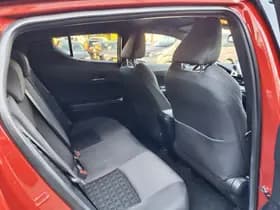 Toyota C-HR thumbnail 32