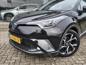 Toyota C-HR thumbnail 2