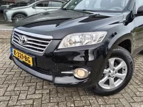 Toyota RAV4 thumbnail 2