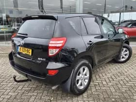 Toyota RAV4 thumbnail 4