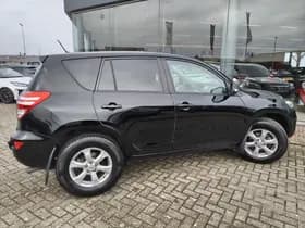 Toyota RAV4 thumbnail 5