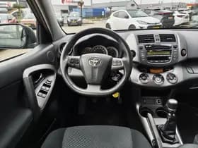 Toyota RAV4 thumbnail 9