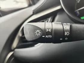 Toyota C-HR thumbnail 11