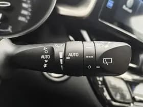 Toyota C-HR thumbnail 12