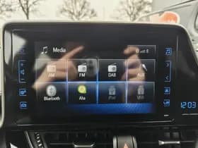 Toyota C-HR thumbnail 16