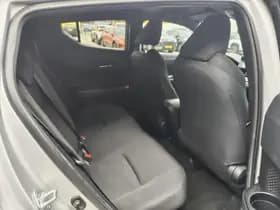 Toyota C-HR thumbnail 32