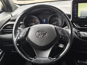 Toyota C-HR thumbnail 9