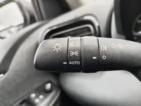 Toyota Yaris thumbnail 11