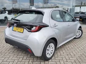 Toyota Yaris thumbnail 4