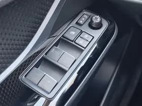 Toyota C-HR thumbnail 25