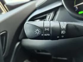 Toyota C-HR thumbnail 12