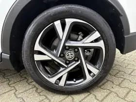 Toyota C-HR thumbnail 40