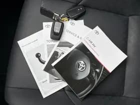 Toyota C-HR thumbnail 44