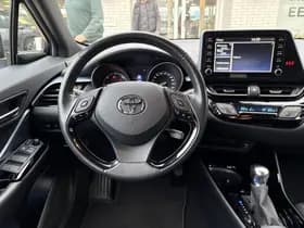 Toyota C-HR thumbnail 10