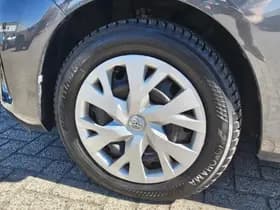 Toyota Yaris thumbnail 35