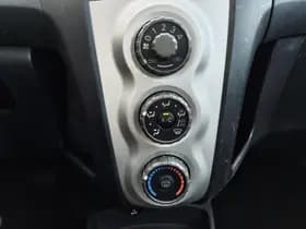 Toyota Yaris thumbnail 16