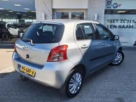 Toyota Yaris thumbnail 4