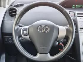Toyota Yaris thumbnail 10