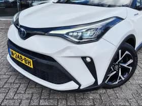 Toyota C-HR thumbnail 2