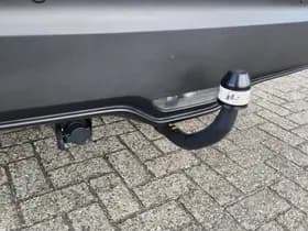 Toyota C-HR thumbnail 8