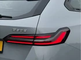 BMW 5 Serie Touring 530e | M-Sport Pro | 21" | Panorama | Harman/Kardon | Co-Pilot | Trekhaak thumbnail 3