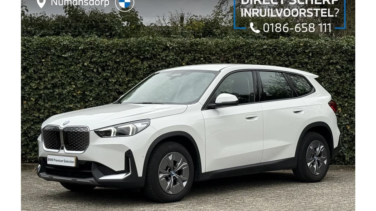 BMW IX1 eDrive20 | Stuur + Stoelverw. | Comfort Access | Driv. Ass. Prof. | Head-Up — foto 1