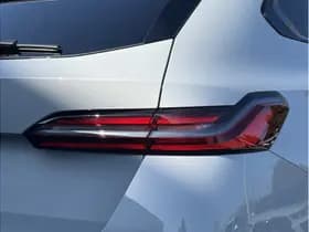 BMW 5 Serie Touring 550e xDrive | M-Sport Pro | Panorama | Driv. Ass. Prof. | Harman/Kardon | Elek. Trekhaak thumbnail 2