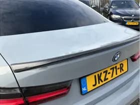 BMW 3 Serie 330e | M-Sport Pro | Carbon ext. | M-Performance parts | 19'' | Camera | Comfort Access | Elek. Trekhaak | Elek. Achterklep thumbnail 5