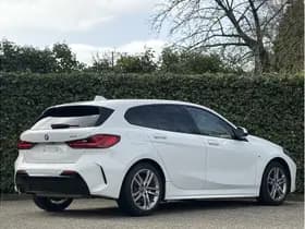 BMW 1 Serie 118i | M-Sportpakket | Getint Glas | Sportstoel. | Stoelverw. | PDC Voor + achter thumbnail 2