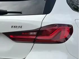 BMW 1 Serie 118i | M-Sportpakket | Getint Glas | Sportstoel. | Stoelverw. | PDC Voor + achter thumbnail 3