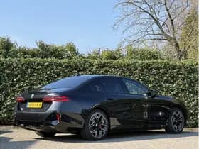 BMW I5 M60 xDrive | M-Pro | Harman/kardon | 20" | Stoelverw. + ventilatie | Trekhaak | 4 zone airco thumbnail 2