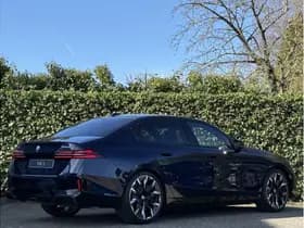 BMW 5 Serie 550e xDrive | M-Sport Pro | 21'' | Panorama. | Driv. Prof. | Stoelvent. | Head-Up | Park. Plus | Comf. Acc. | Stuur + stoelverw. voor/achter | Trekhaak | M stoel thumbnail 2