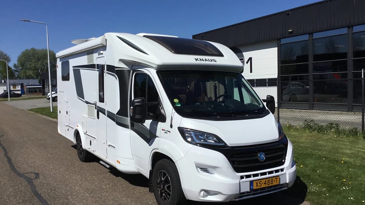Knaus R22 — foto 1