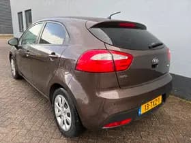 Kia Rio thumbnail 4
