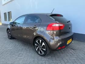 Kia Rio thumbnail 3