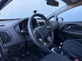 Kia Rio thumbnail 9