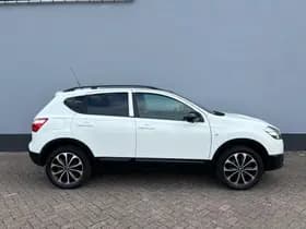 Nissan Qashqai thumbnail 4