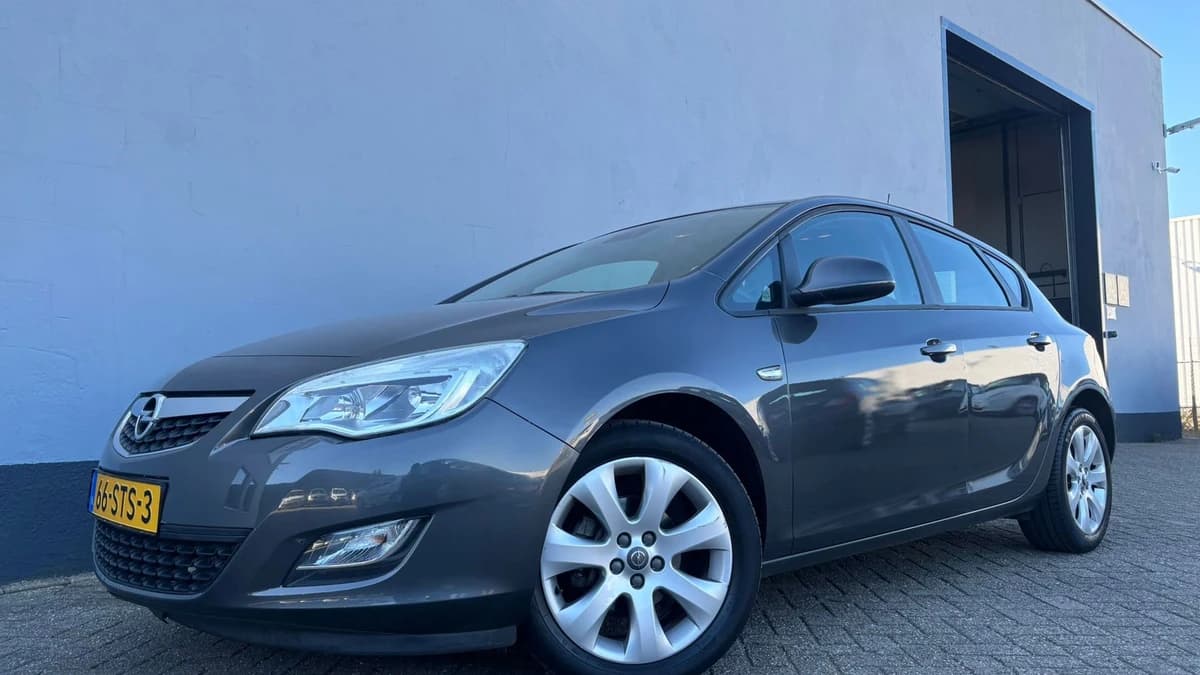 Opel Astra — foto 1