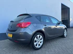 Opel Astra thumbnail 6