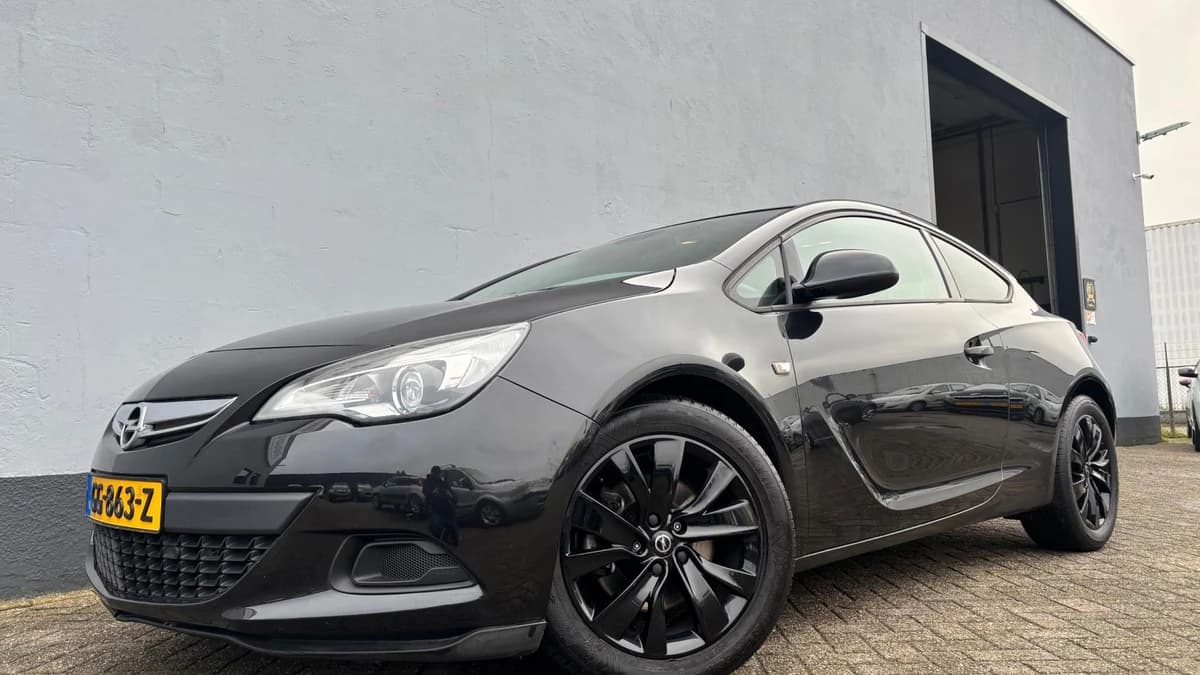 Opel Astra GTC — foto 1