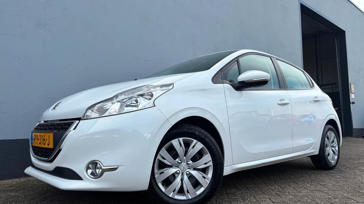 Peugeot 208 — foto 1