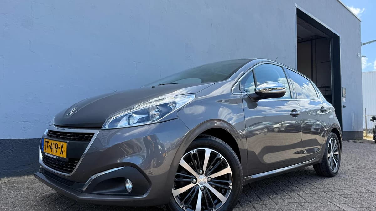 Peugeot 208 — foto 1