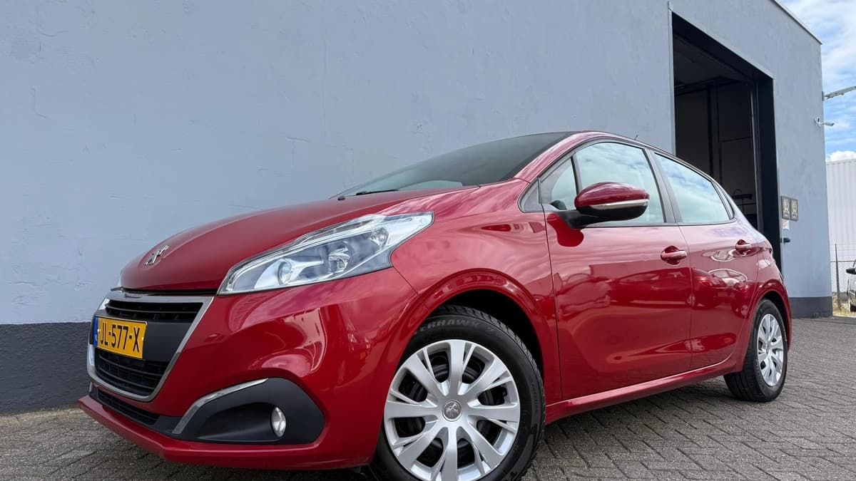 Peugeot 208 — foto 1