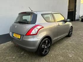 Suzuki Swift thumbnail 6