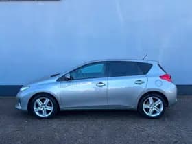 Toyota Auris thumbnail 2