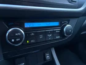 Toyota Auris thumbnail 13