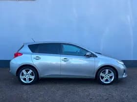 Toyota Auris thumbnail 5