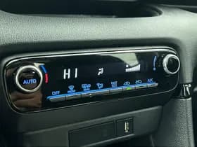 Toyota Yaris thumbnail 8