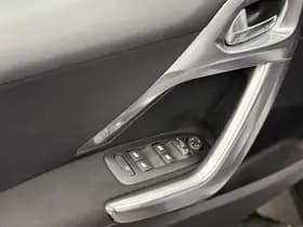 Peugeot 2008 1.2 PureTech Allure thumbnail 13