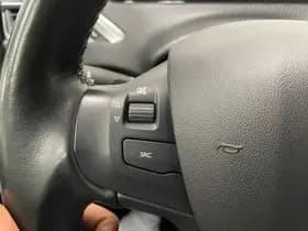 Peugeot 2008 1.2 PureTech Allure thumbnail 16